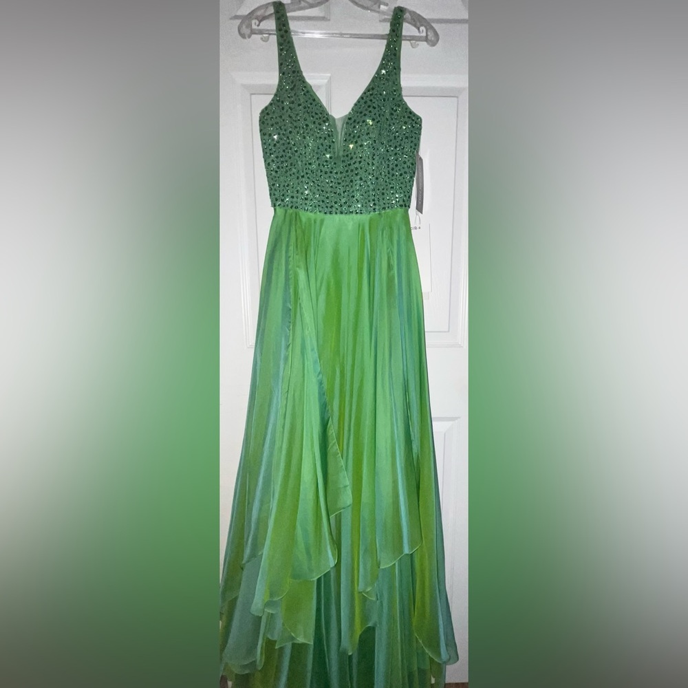 NWT Sherri Hill Green w/Iridescence and Fully Beaded Bodice